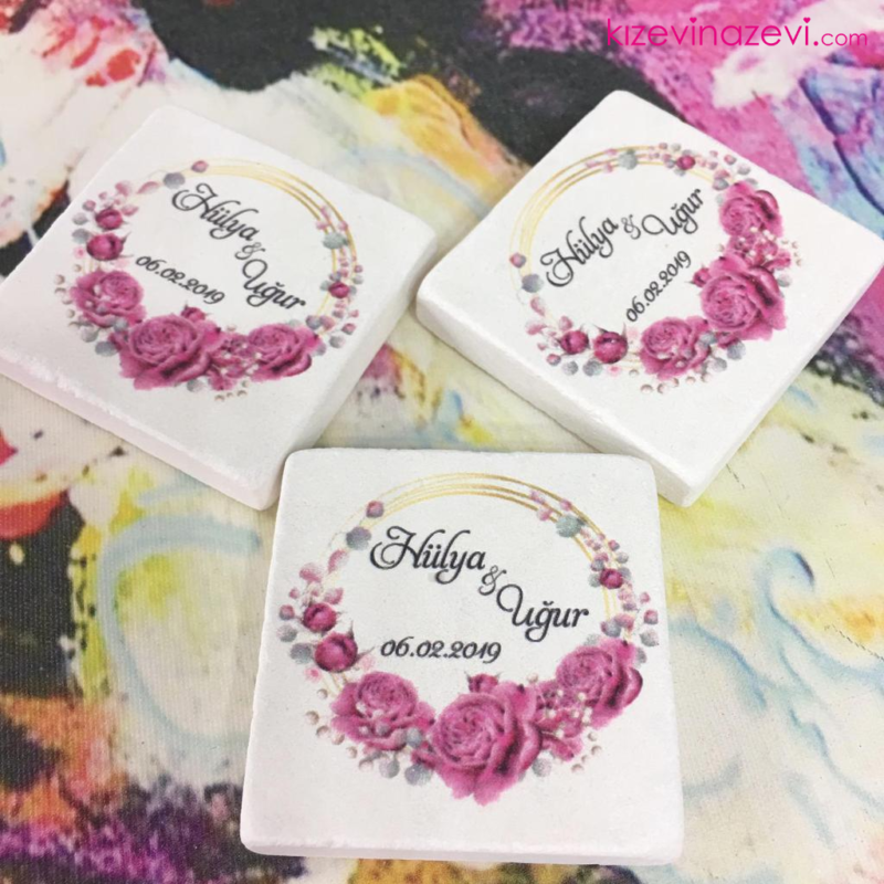 Yuvarlak Pembe Gül temalı nikah hatırası doğal taş magnet