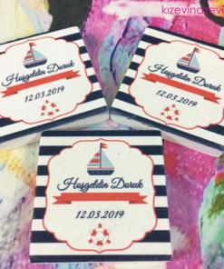 Denizci temalı beyazlı erkek bebek modelli kişiye özel hediyelik taş magnet